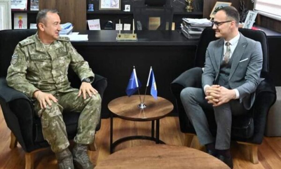 Komandanti i KFOR-it takohet me Hysenin, flasin për sigurinë e vendit