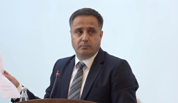 Selmanaj për sallën alternative: Herën e parë u shfrytëzua për gazin lotsjellës, sot për t’ia vazhduar mandatet Srpskas