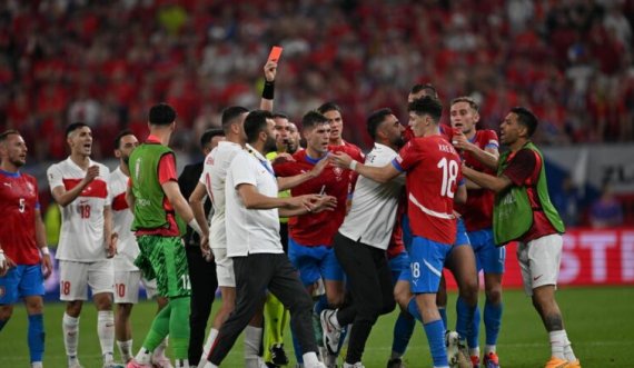 Çekia dhe Turqia thyen rekordin e kartonëve të marrë në një Kampionat Evropian