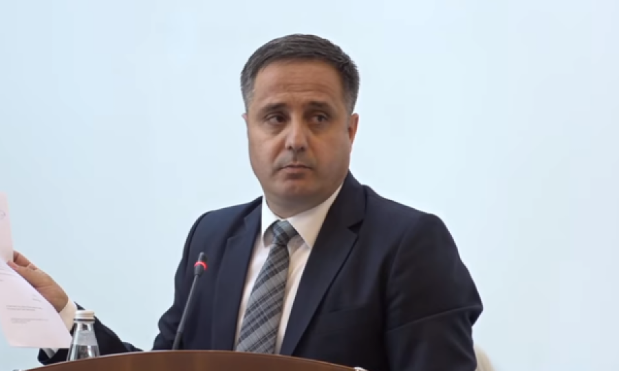 Selmanaj për sallën alternative: Herën e parë u shfrytëzua për gazin lotsjellës, sot për t’ia vazhduar mandatet Srpskas