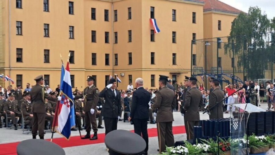 Oficerë të FSK-së, diplomojnë në Akademinë Ushtarake kroate