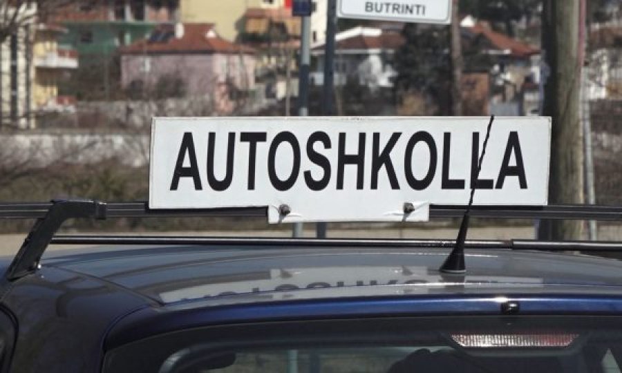Pejë: Arrestohet instruktori i një autoshkolle, pranoi 500 euro për kryerjen e testit