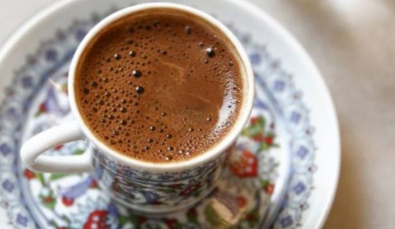 Njihuni me ndikimin që ka kafeja në organizëm