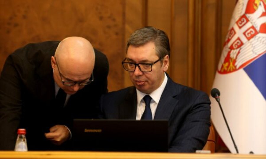Vuçeviq reagon pasi KOSTT vendosi tabelën në Vallaç -ankohet që Qeveria e tij s’mundi të mblidhej dje në Graçanicë