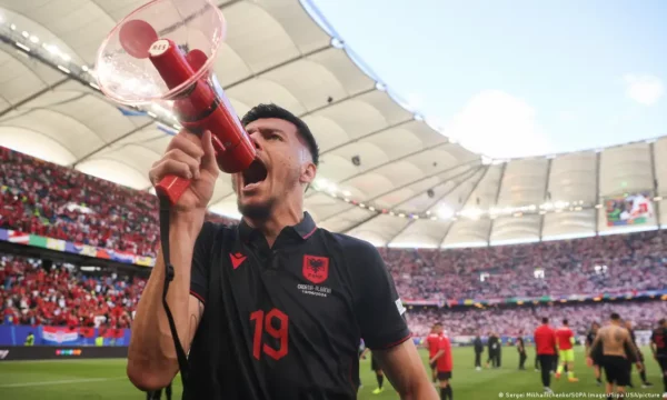 “Brigada e Kuqe” kërcënon me jetë futbollistin shqiptar  shqiptar Mirlind Dakun: Është shumë vonë, mos u kthe në Rusi!