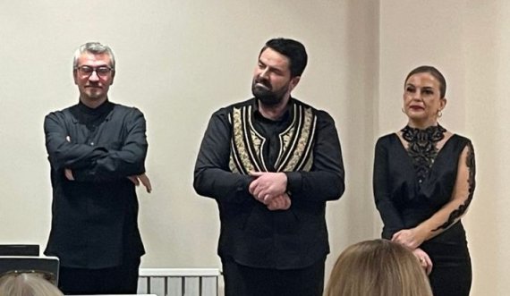 Besiana, Shkodrani dhe Shkelëzeni mirëpriten me duartrokitje në Qendrën Kulturore në Stamboll