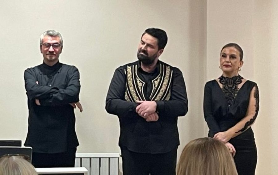 Besiana, Shkodrani dhe Shkelëzeni mirëpriten me duartrokitje në Qendrën Kulturore në Stamboll