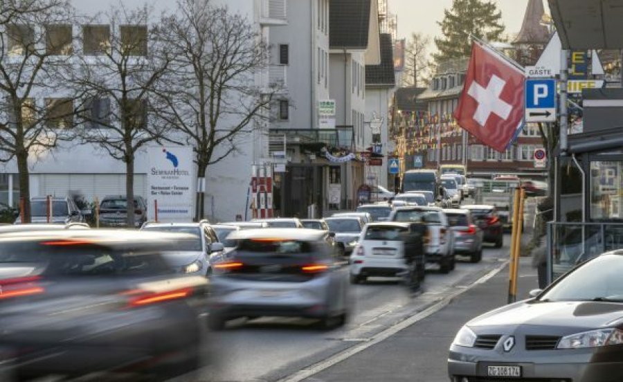 Zvicër: Këto rregulla të reja trafiku hyjnë në fuqi këtë vit