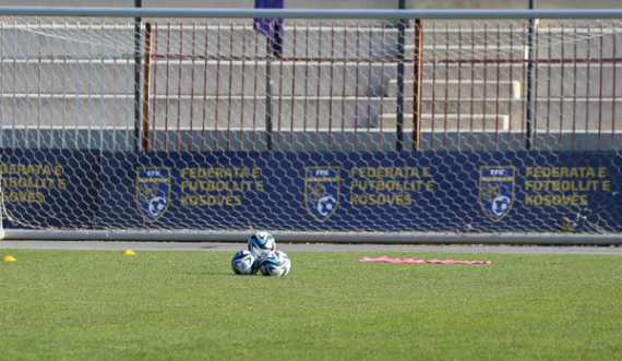 Sot ditë e nxehtë në tri fusha futbolli,  luajnë tri ekipe kandidate për titullin e  kampionit