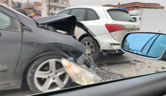 Aksident në rrugën Prishtinë-Podujevë, ka të lënduar