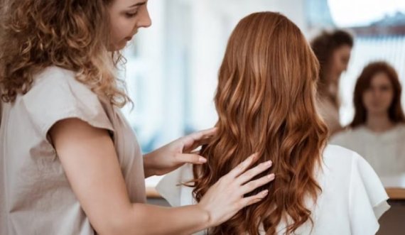 Rregullimi i flokëve rrit vetëbesimin te femrat, thotë studimi