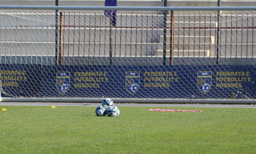 Sot ditë e nxehtë në tri fusha futbolli,  luajnë tri ekipe kandidate për titullin e  kampionit