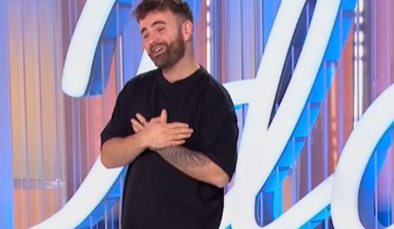 Me këngën 'Oj Kosovë, oj nëna ime' kosovari mahnitë me zërin e tij jurinë në 'American Idol'