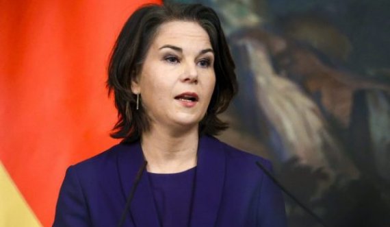 Baerbock: Mos u mashtroni nga taktikat e Putinit