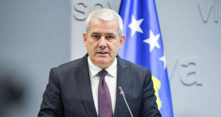 Ministri Sveçla reagon pasi Rusia lëshoi urdhërarrest për tre zyrtarë policorë të Kosovës 