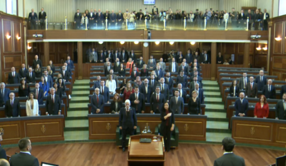 26 vjetori i Epopesë së UÇK-së, në Kuvend intonohet himni shtetëror dhe ai kombëtar