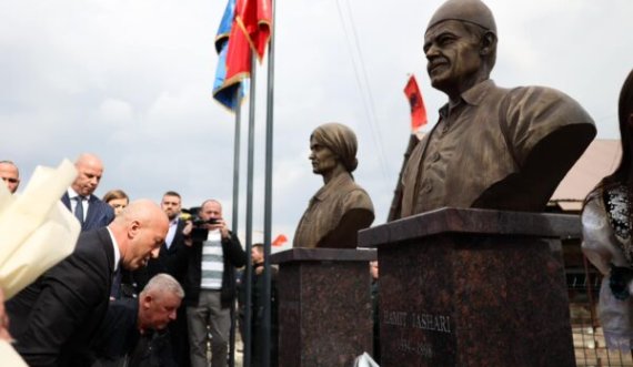 Ramush Haradinaj në zbulimin e busteve të Sala dhe Hamit Jashari: Në Prekazin heroik, çdo shtëpi ka një histori