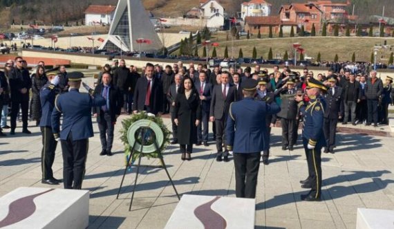 Krerët e shtetit sot bëjnë homazhe në Prekaz