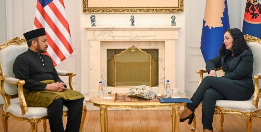 Vjosa Osmani pranon letrat kredenciale nga ambasadori i Malajzisë