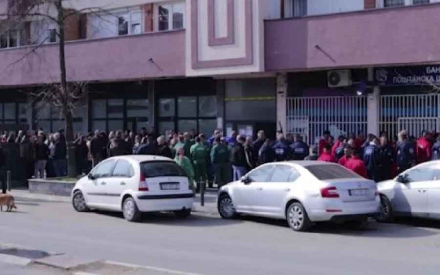 “Tanjug”: Serbëve në Kosovë u dalin në llogari pagat, por mungojnë dinarët 