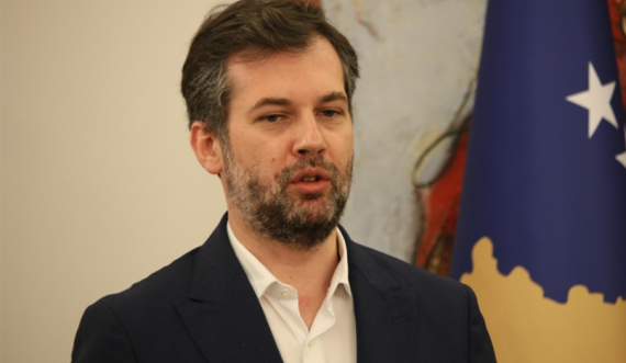 Ministrit Hajrullah Çeku i ndalohet hyrja në Serbi