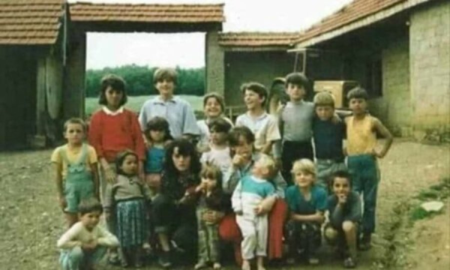 Sandulloviq poston fotografinë e fëmijëve të vrarë në Prekaz: Ata u vranë me urdhrat e kriminelit të luftës Millosheviq