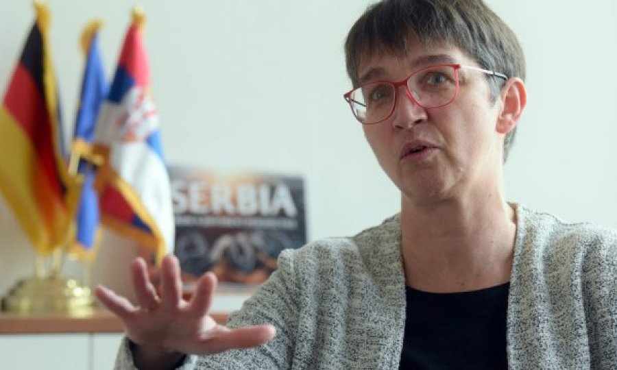 Ambasadorja gjermane në Beograd për dinarin: Duhet të hapen mundësitë për furnizimin e njerëzve me para