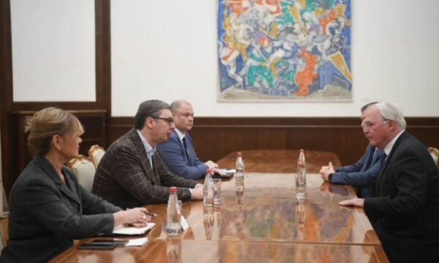 Vuçiq njofton se është takuar me ambasadorin Hill, nuk jep detaje se çka i tha ky i fundit