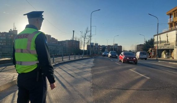 Policia e Kosovës  konfiskoi 20 patentë shoferë për 24 orë 