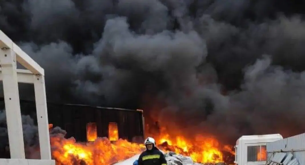 Zjarri në Parkun e Biznesit në Drenas, Policia: Pati dëme materiale të konsiderueshme
