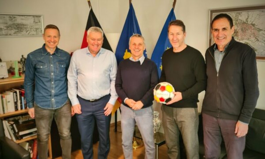 Ambasadori gjerman i uron mirëseardhje dhe suksese trajnerit të ri të Kosovës, Franco Foda