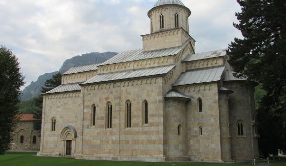 Vendimi gjyqësor për pronat e Manastirit të Deçanit është vendim i strukturave të fshehta serbo -ruse 