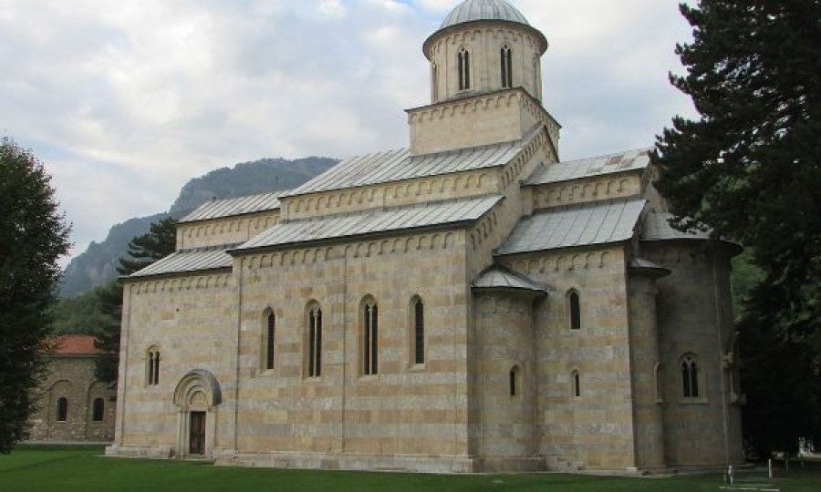 Vendimi gjyqësor për pronat e Manastirit të Deçanit është vendim i strukturave të fshehta serbo -ruse 