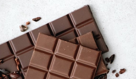 E vërtetë apo mit: Çokollata e zezë më e shëndetshme se ajo me qumësht