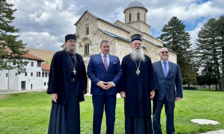 Manastiri i Deçanit njofton për vizitën e Escobar: Ishte një mundësi e rëndësishme