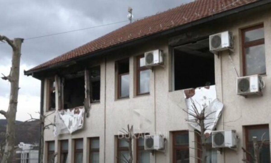 Arrestohen tre të mitur të dyshuar lidhur me shkaktimin e zjarrit në Gjykatën e Kaçanikut