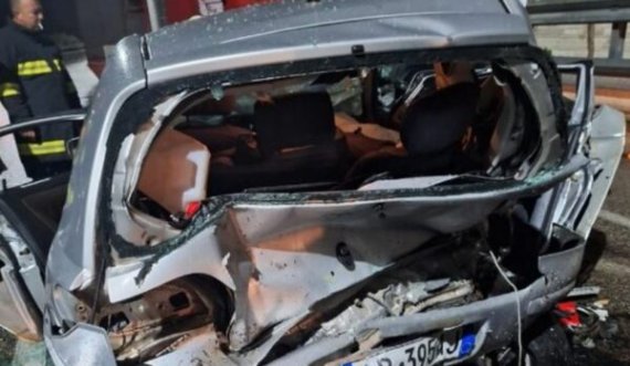 Përplasen tre makina në Tepelenë, 4 të vdekur, mes tyre një çift bashkëshortësh, dy të lënduar rëndë