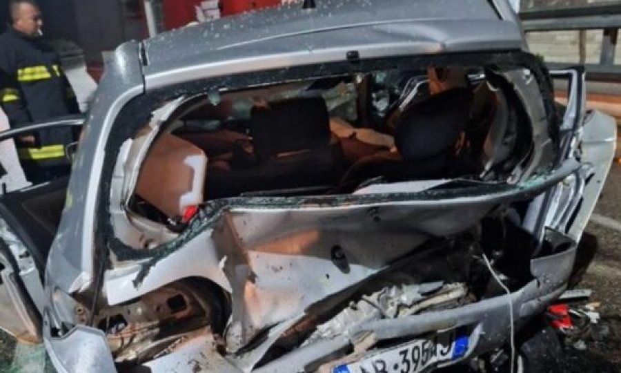 Përplasen tre makina në Tepelenë, 4 të vdekur, mes tyre një çift bashkëshortësh, dy të lënduar rëndë