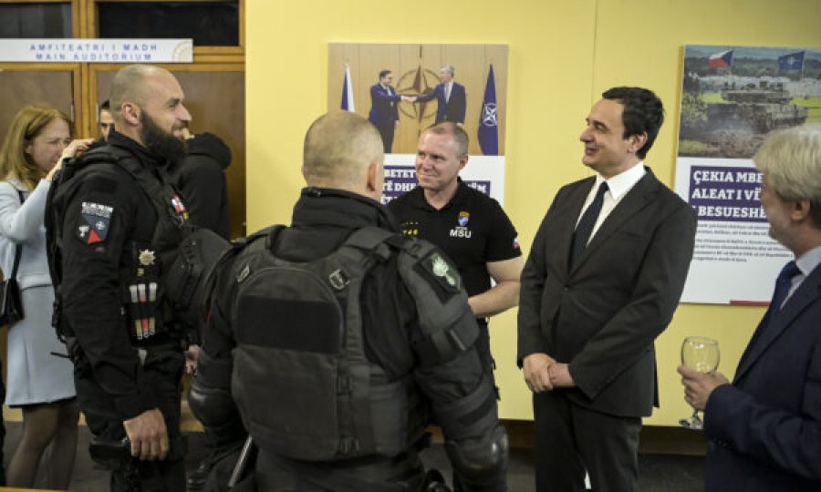 Albin Kurti mori pjesë në hapjen e ekspozitës të titulluar “Njëzet e pesë vjet të Republikës së Çekisë në NATO”