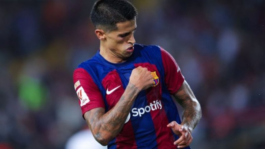 Cancelo ende mendon për Barcelonën