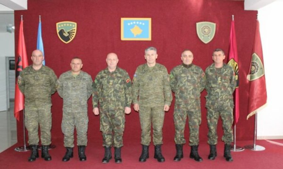 Delegacioni i Forcave të Armatosura shqiptare viziton Komandën e Forcave Tokësore të FSK-së