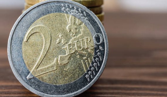 Për katër muaj janë tërhequr nga qarkullimi mbi 47 mijë monedha 2 euroshe