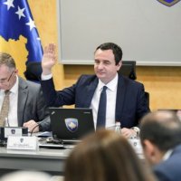 Vjen paralajmërimi: Qeveria në detyrë ka rrëshqitur drejt një izolimi të rrezikshëm politik