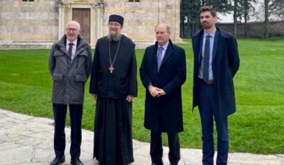 Troccaz dhe Guerot vizitojnë Manastirin e Deçanit