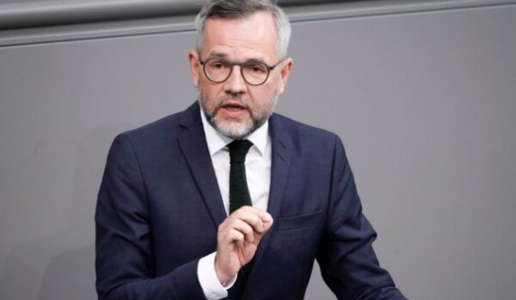 Pensionohet politikani gjerman, Kryetari i Komisionit për Punë të Jashtme në Bundestag Michael Roth