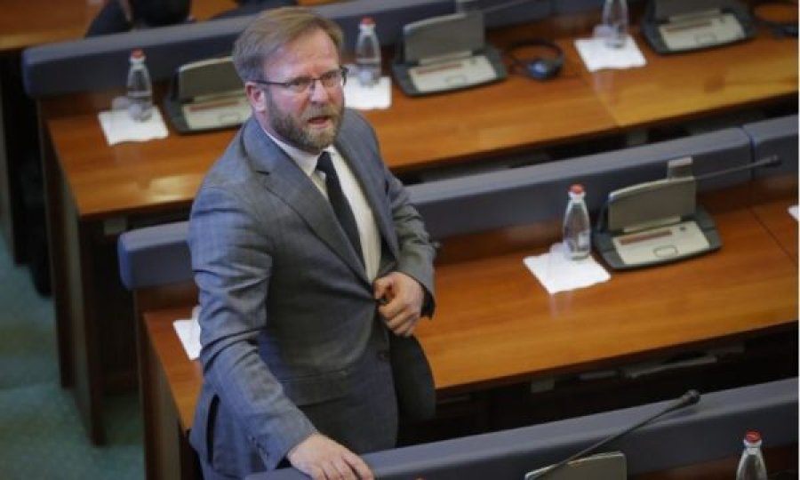 Haki Abazi i drejtohet pushtetit: Hajna, qiti 100 mijë euro