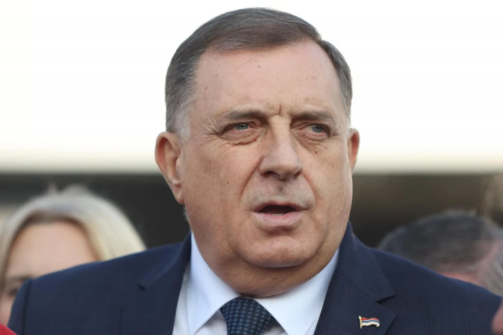 Dodik mban takim urgjent një ditë pasi takoi Vuçiqin, paralajmëron ndarje