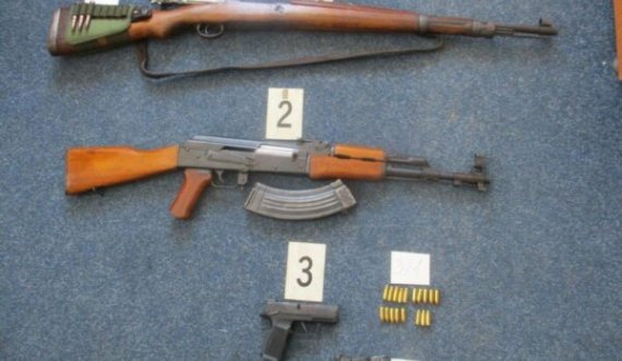 Sekuestrohen armë në dy lokacione në Gjakovë
