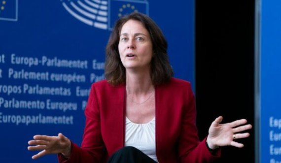 Nënkryetarja e PE-së e thotë hapur se BE-ja gaboi me masat ndaj Kosovës, tregon pse po amnistohet Serbia