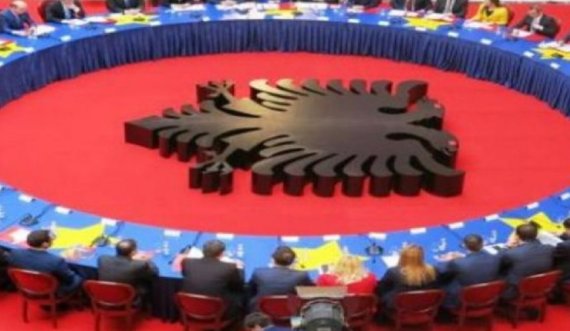 Hynë në fuqi marrëveshja, Shqipëri-Kosovë 'pa kufi' për plotë 9 muaj 